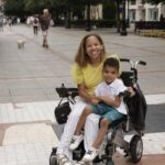 La pesadilla de Brenda y su hijo, Jeter, unos gijoneses que no reciben su diagnóstico tras «pruebas incontables»