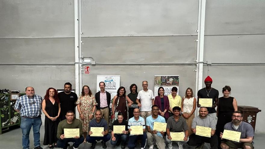 Reparar la tecnología para reparar vidas: el pionero taller de empleo verde que echa raíces en Castrillón