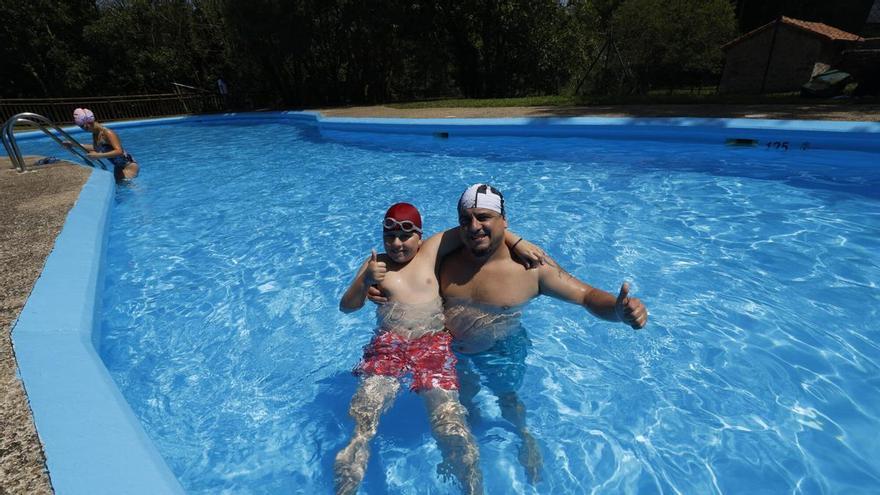 La piscina fluvial de Sollovio arranca el verano entre chapuzones, tranquilidad y un boca a boca que no deja de crecer