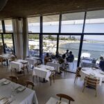 Comer o cenar fuera de casa el fin de semana (viernes incluido) sale un 37% más caro que hacerlo entre semana