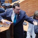 El consejero Calvo, acorralado por las críticas a la gestión de residuos de todos los partidos: evita ser reprobado gracias a la izquierda, pero los socios de IU piden el cese de Paz Orviz