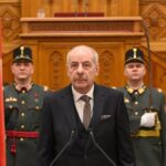 El presidente húngaro firma la ley que implica su destitución este lunes