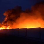 Impresionantes imágenes del incendio que se produjo en una planta de reciclaje de Valencia