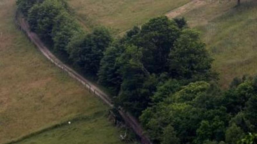 Más de 360.000 euros para la mejora de los caminos de Sirvallá, en Taramundi