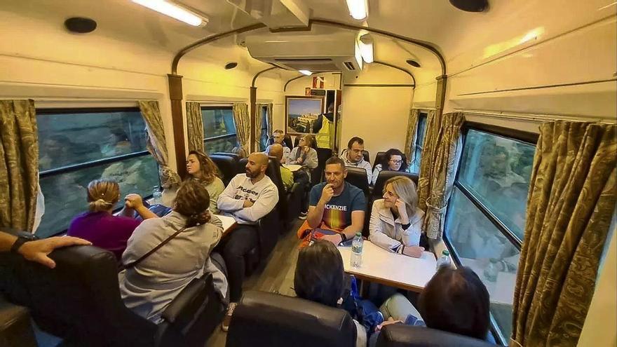 Cinco viajes al año entre mayo y septiembre en el tren histórico minero del Caudal: la propuesta de la Asociación Santa Bárbara para este ferrocarril