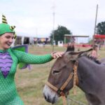 Collado (Siero) celebra las fiestas de San Cristóbal con sus tradicionales carreras de burros: hay modalidad de velocidad y de disfraces