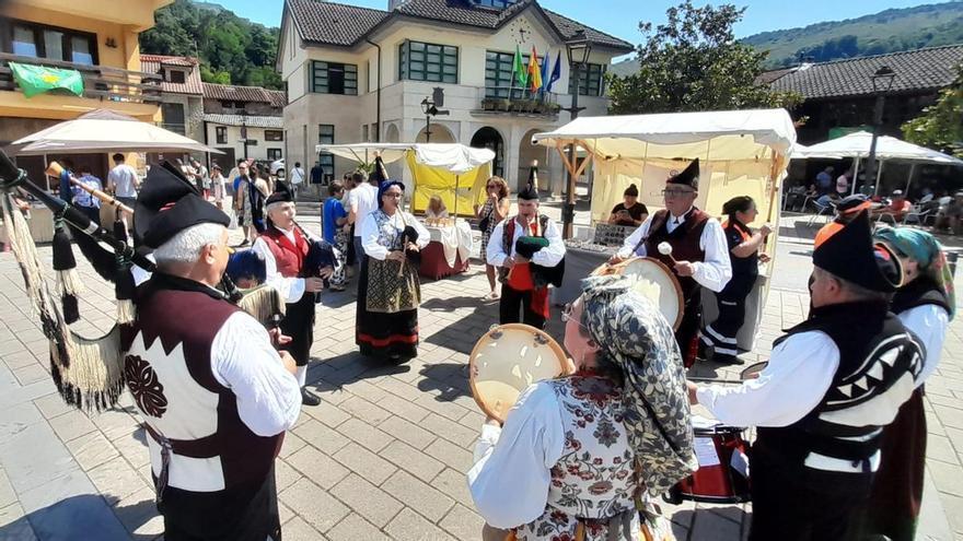Así es el encuentro de las Polas de Asturias y León en Sobrescobio, en el que se ha reabierto la Casa del Agua, el gran centro de educación ambiental de Asturias